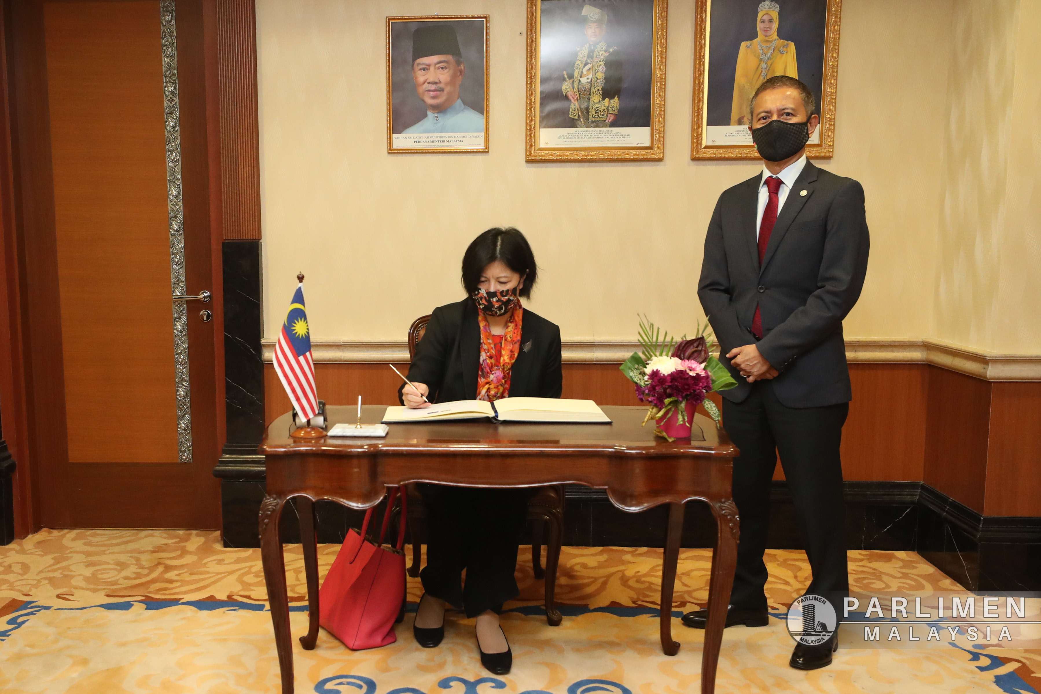 kunjungan-hormat-h-e-pam-dunn-new-zealand-high-commissioner-keatas-yang-di-pertua-dewan-rakyat